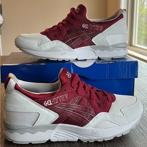 Rare Authentic Mens ASICS, size 9